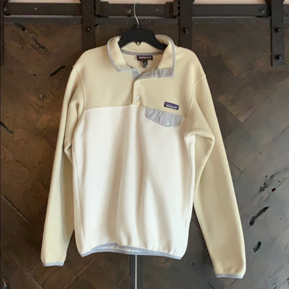 Patagonia pull over.